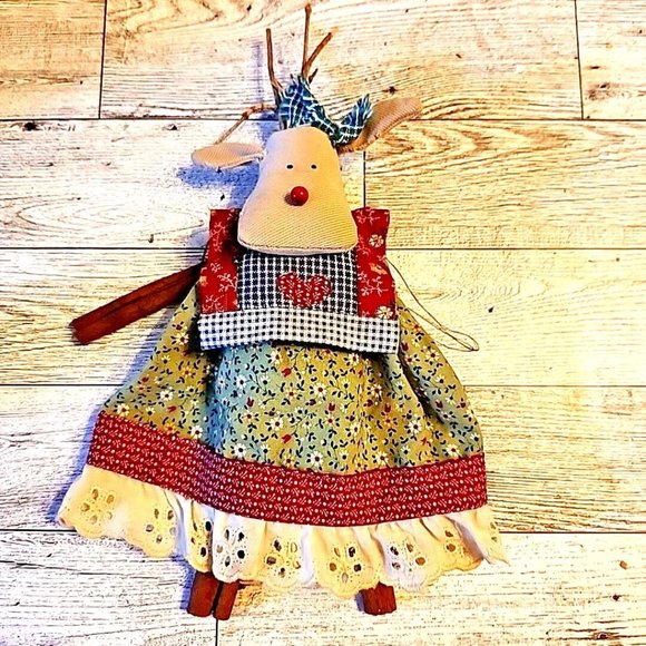 9" Vtg 80s Reindeer Stuffed Christmas Quilted Farmhouse Doll Shelf Sitter AS IS - Picture 1 of 8
